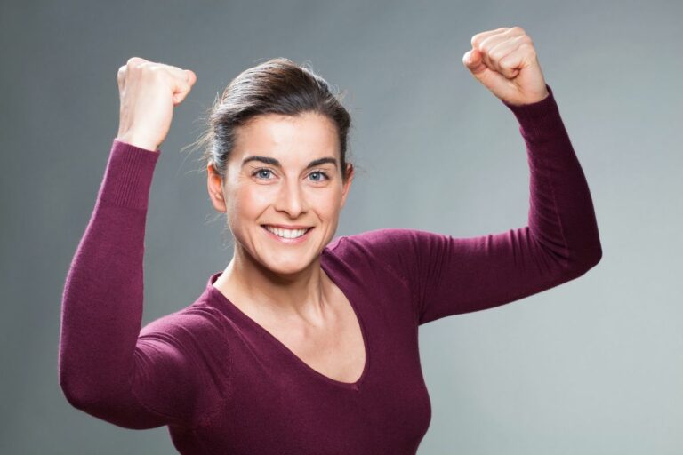 11 Examples of Effective Body Language For Social & Business Situations ...